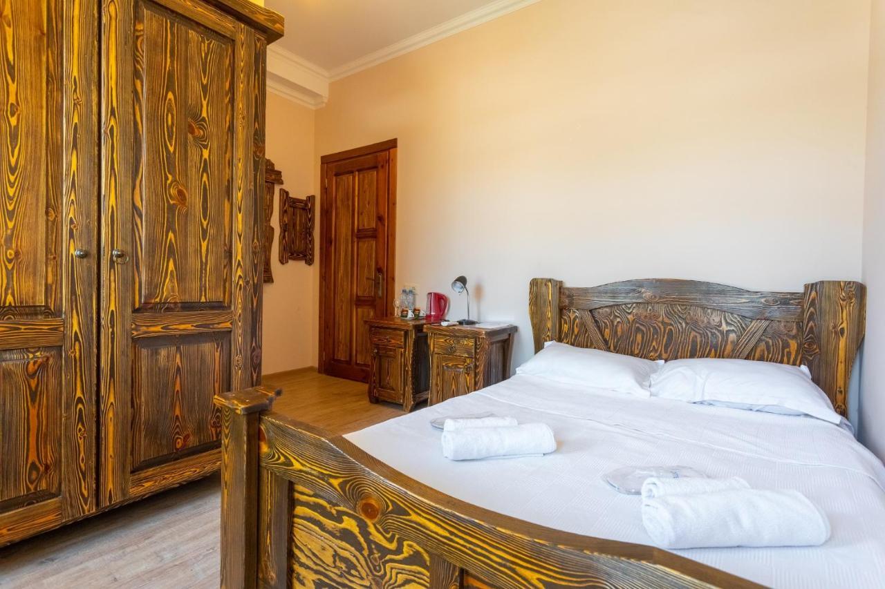 Hotel Phasis Koetaisi Buitenkant foto
