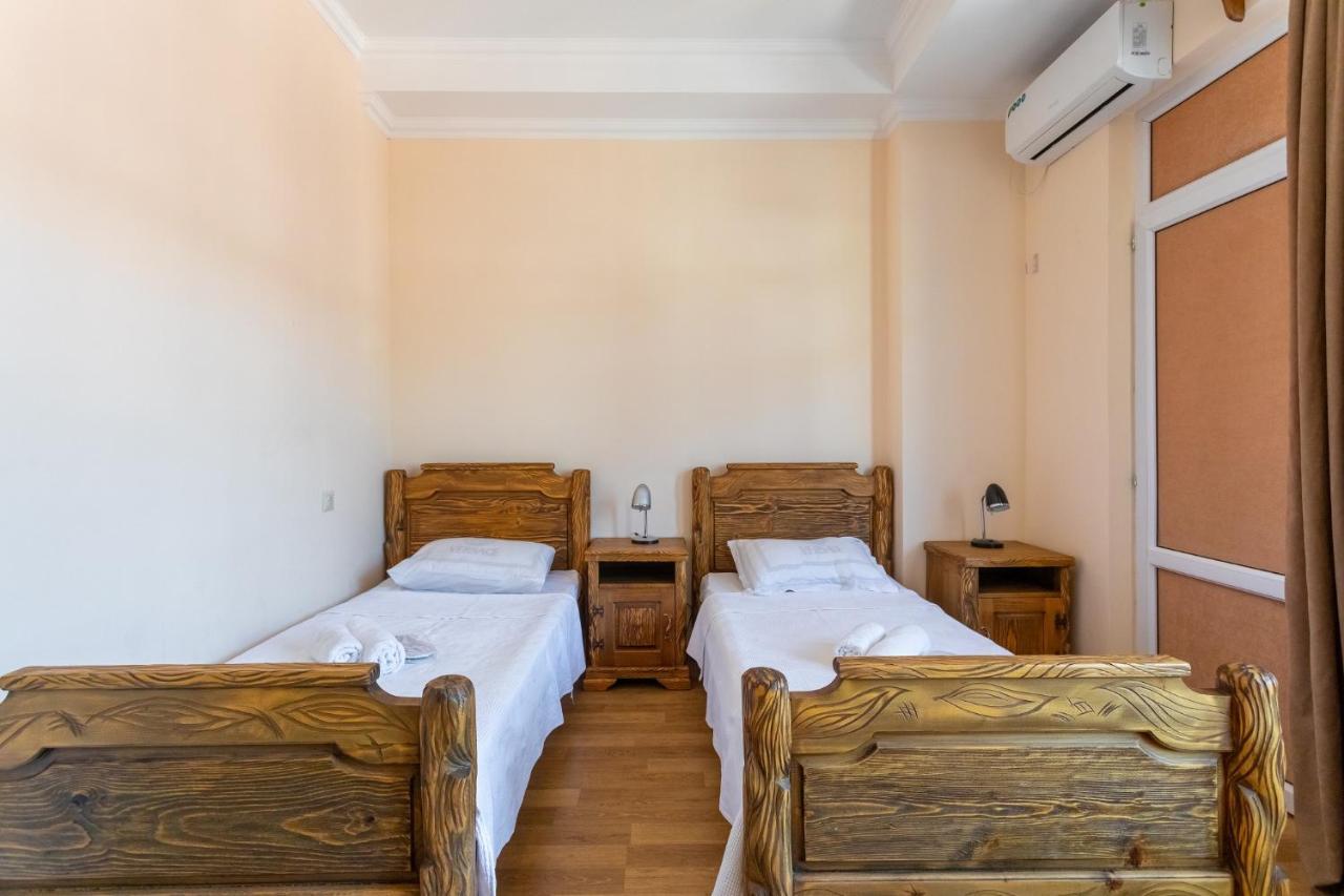 Hotel Phasis Koetaisi Buitenkant foto