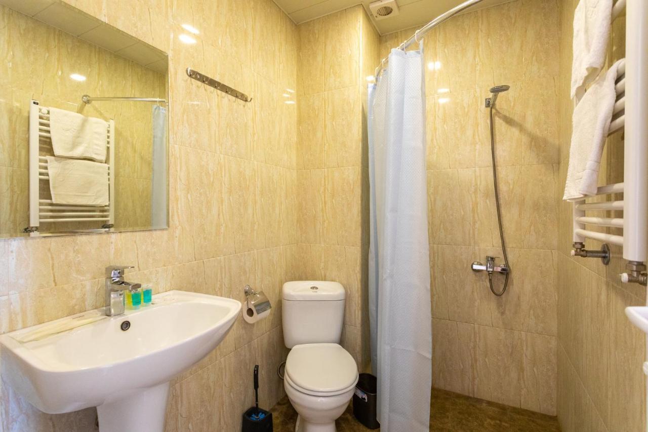 Hotel Phasis Koetaisi Buitenkant foto