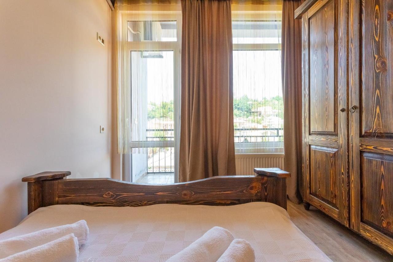 Hotel Phasis Koetaisi Buitenkant foto