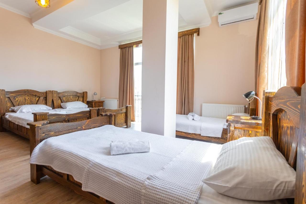 Hotel Phasis Koetaisi Buitenkant foto