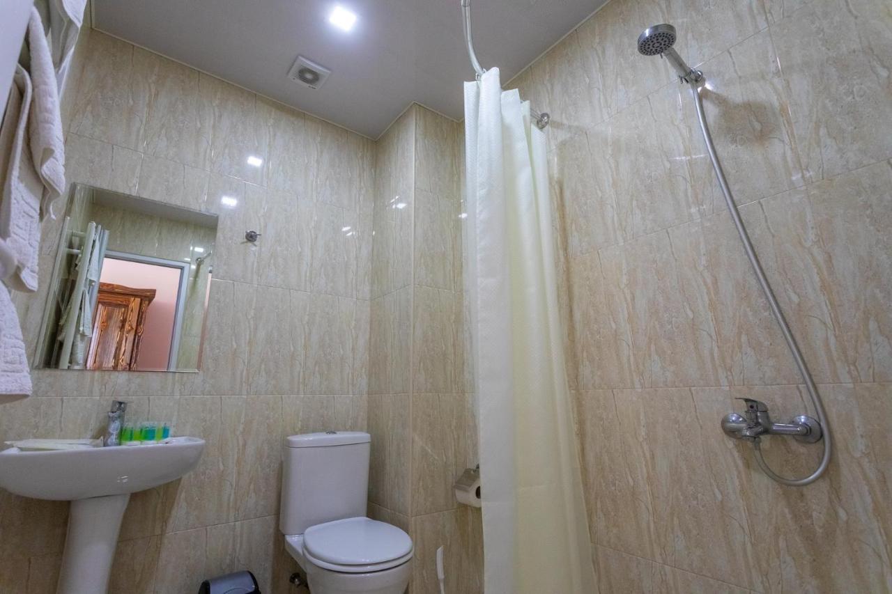 Hotel Phasis Koetaisi Buitenkant foto