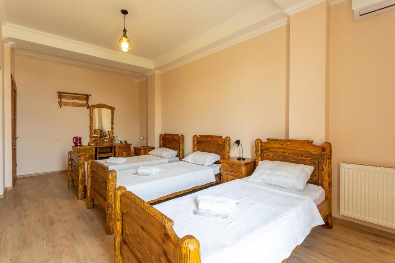 Hotel Phasis Koetaisi Buitenkant foto