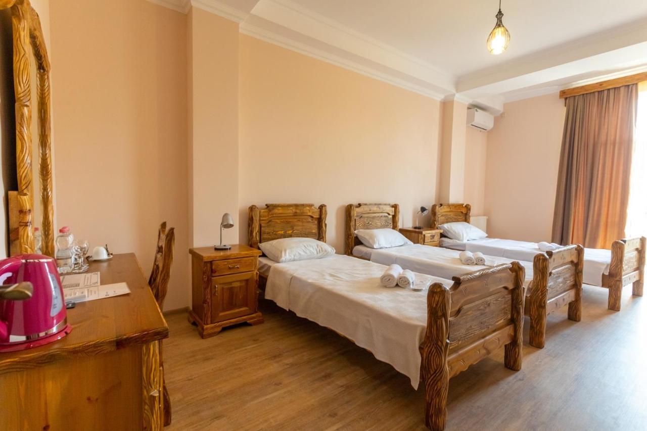 Hotel Phasis Koetaisi Buitenkant foto
