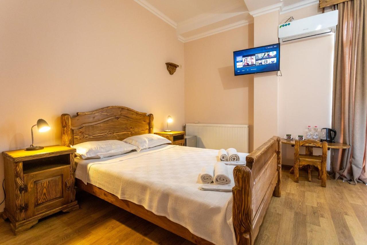 Hotel Phasis Koetaisi Buitenkant foto