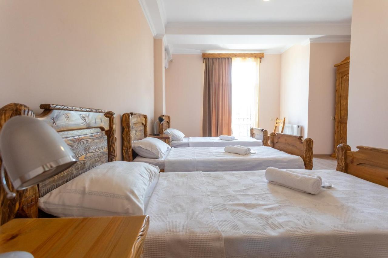 Hotel Phasis Koetaisi Buitenkant foto
