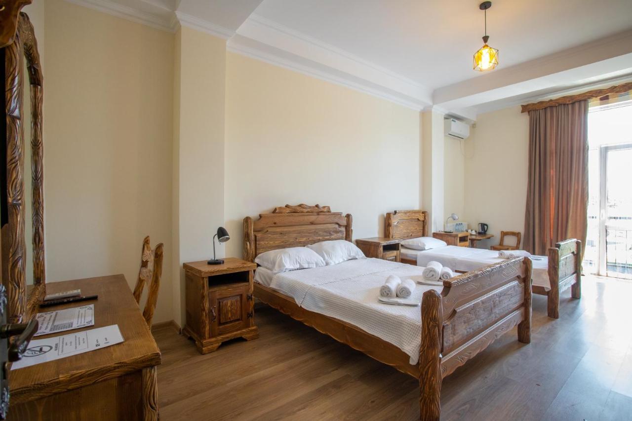 Hotel Phasis Koetaisi Buitenkant foto