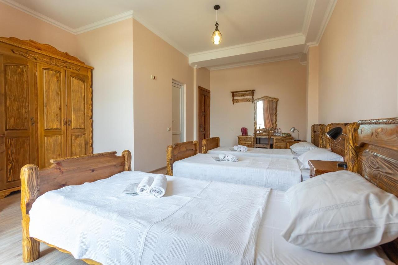 Hotel Phasis Koetaisi Buitenkant foto
