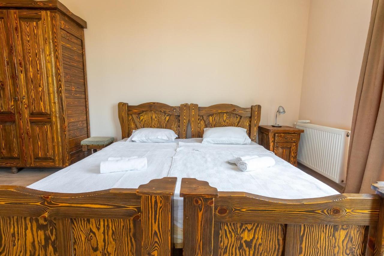 Hotel Phasis Koetaisi Buitenkant foto