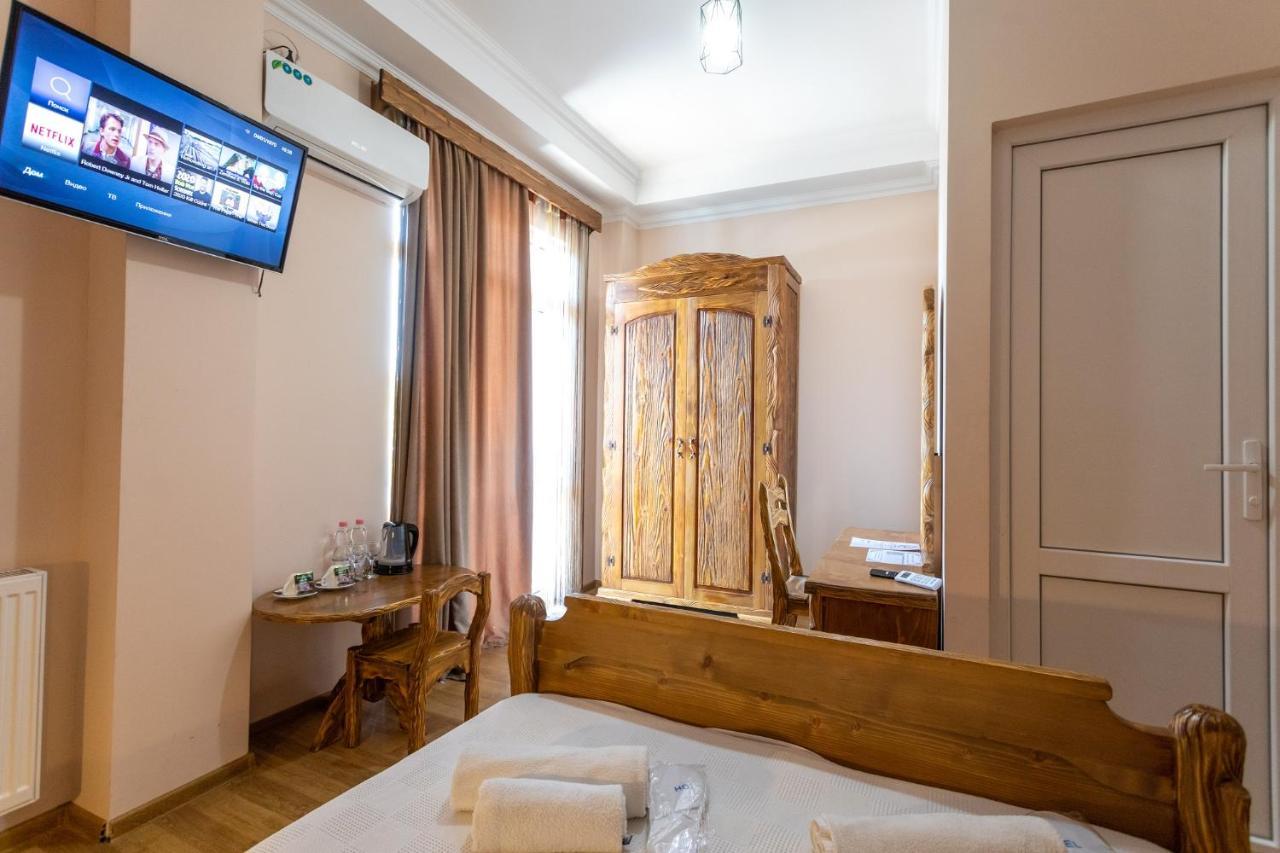 Hotel Phasis Koetaisi Buitenkant foto