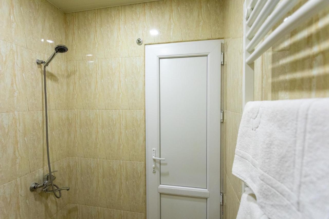 Hotel Phasis Koetaisi Buitenkant foto