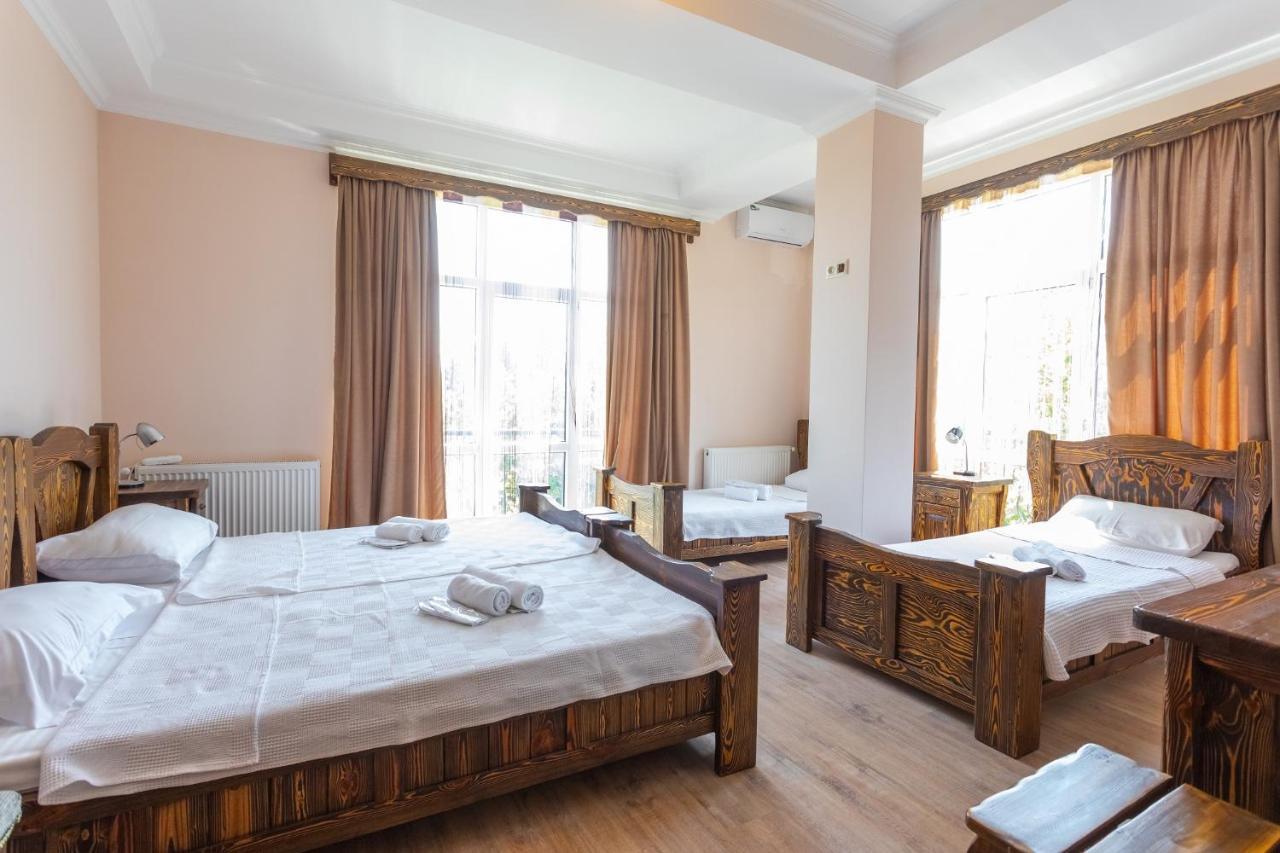 Hotel Phasis Koetaisi Buitenkant foto