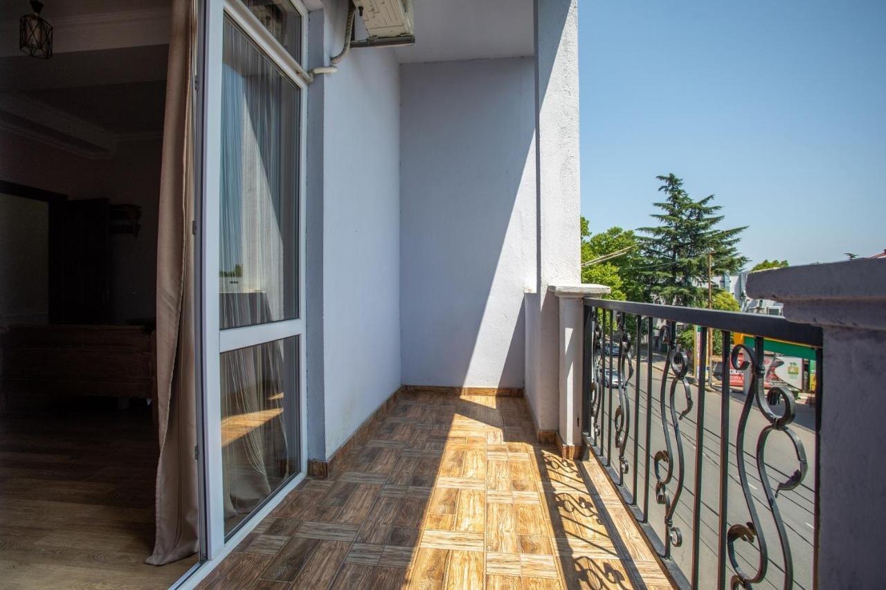 Hotel Phasis Koetaisi Buitenkant foto