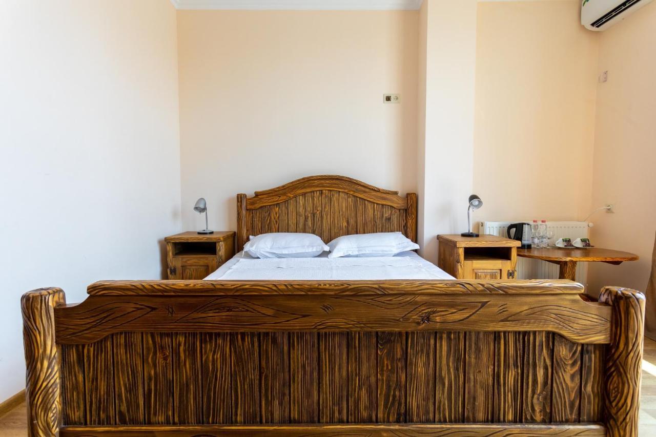 Hotel Phasis Koetaisi Buitenkant foto