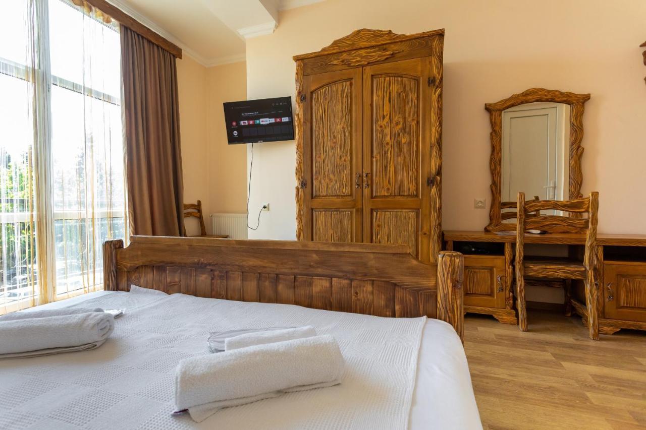 Hotel Phasis Koetaisi Buitenkant foto