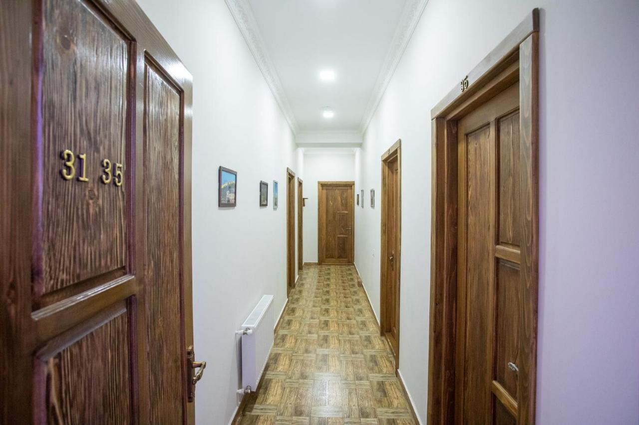Hotel Phasis Koetaisi Buitenkant foto