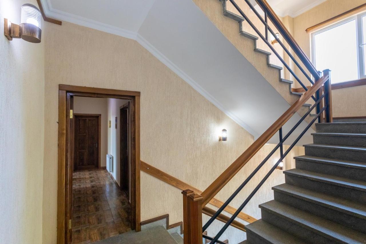 Hotel Phasis Koetaisi Buitenkant foto