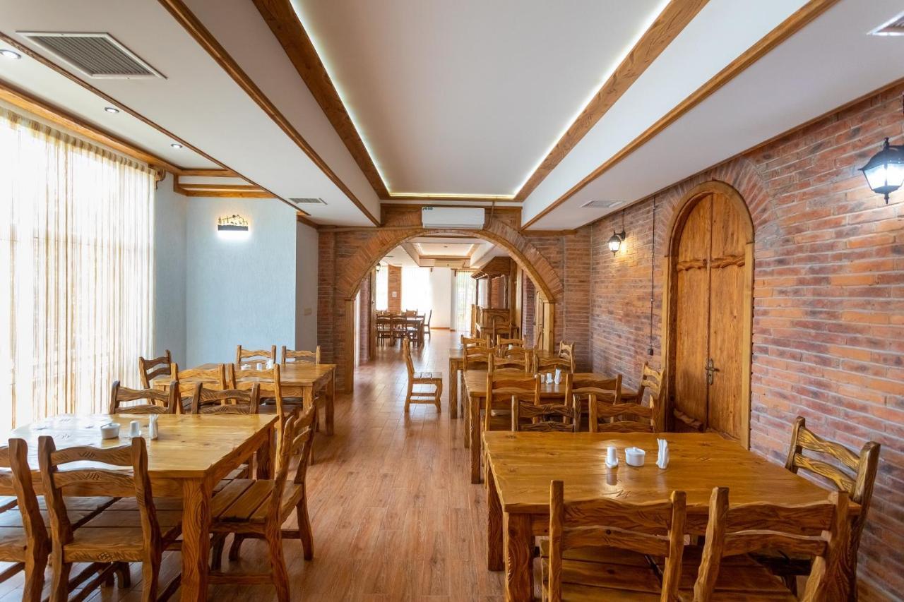 Hotel Phasis Koetaisi Buitenkant foto