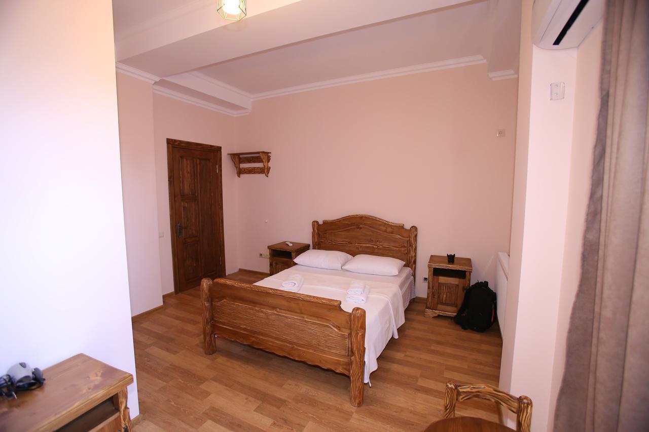 Hotel Phasis Koetaisi Buitenkant foto