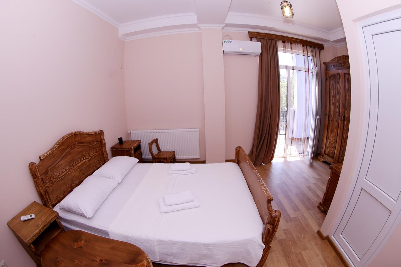 Hotel Phasis Koetaisi Buitenkant foto